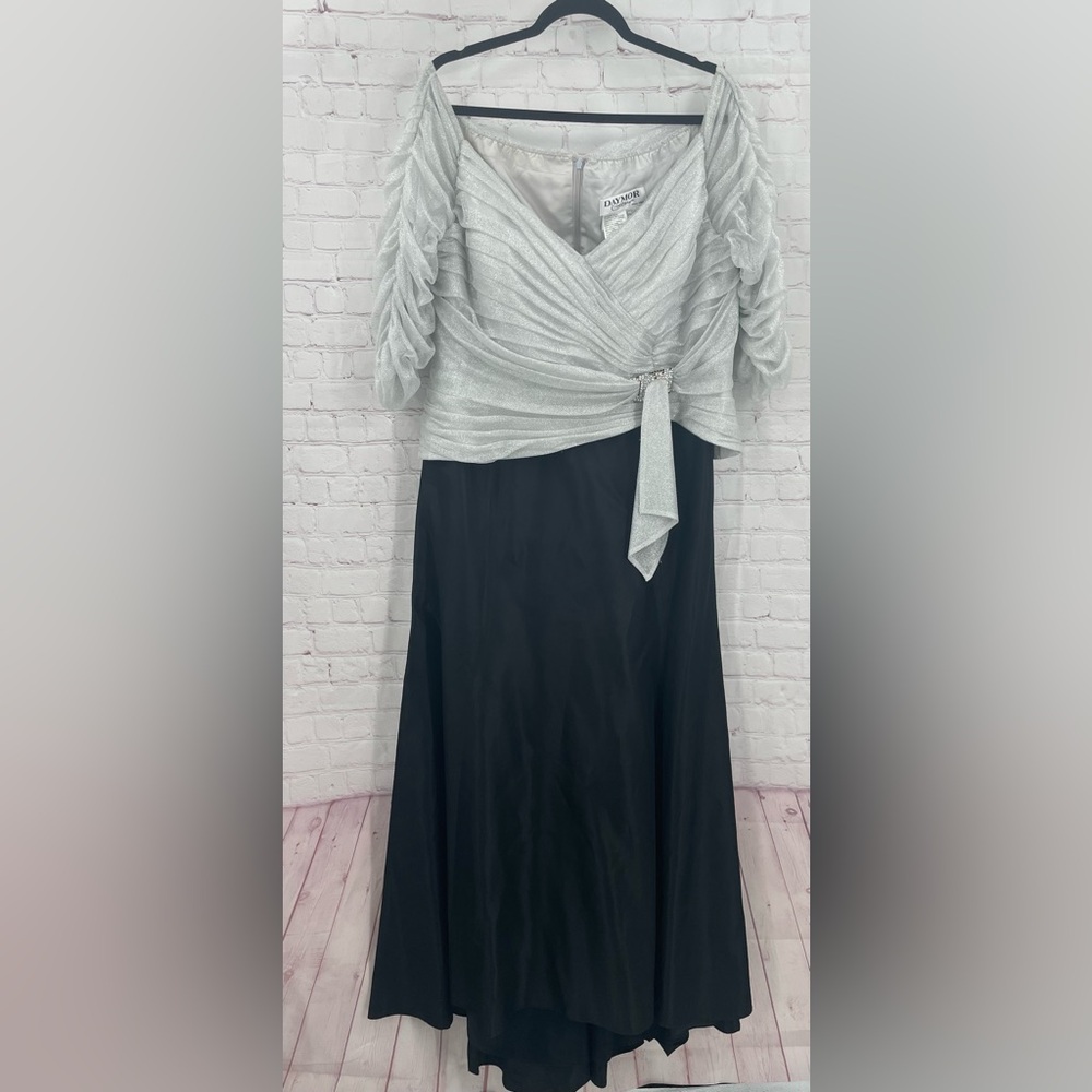 Daymor Couture Padded Sz 18 Sparkly Silver Black Full Length Short Sleeve Dress